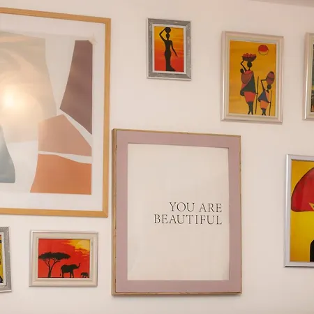 11 Steps' Lovely In The Center * 티라나