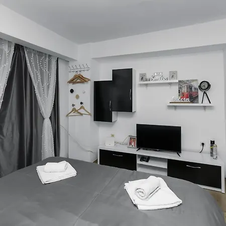 11 Steps' Lovely In The Center Tirana