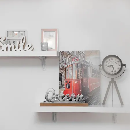 아파트 11 Steps' Lovely In The Center 티라나