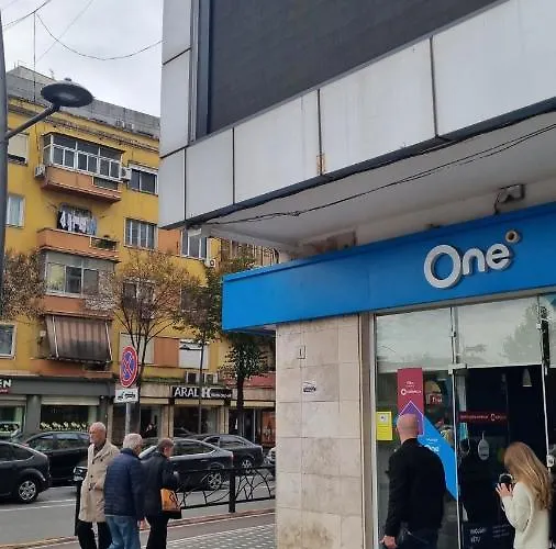 11 Steps' Lovely In The Center