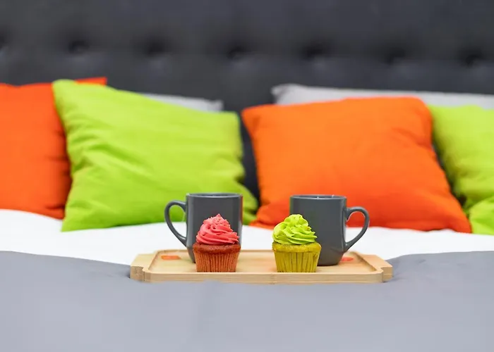 11 Steps' Lovely In The Center