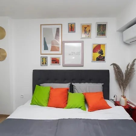 11 Steps' Lovely In The Center Apartment